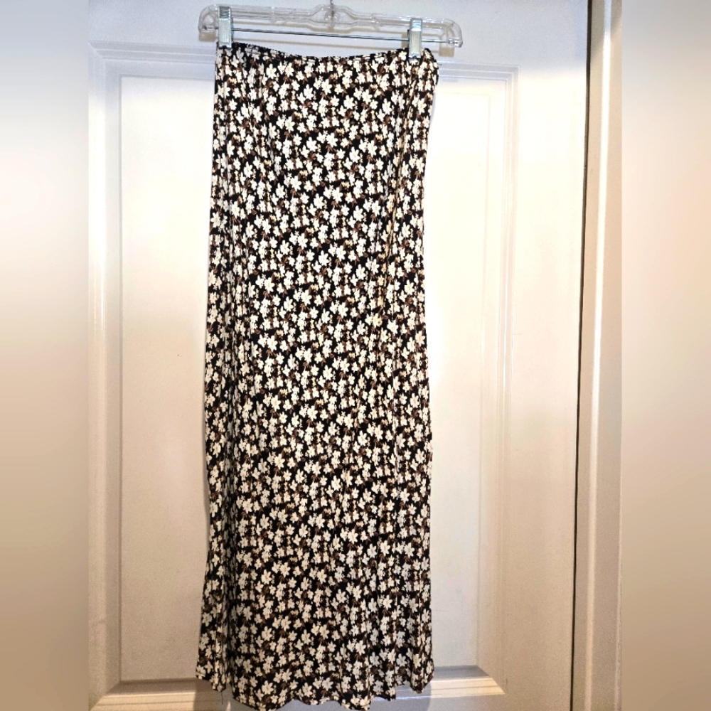 Carly Jean Los Angeles, Floral Black and White Skirt, Size S